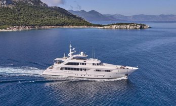 Charter yacht OASIS at sea Charter yacht OASIS at sea