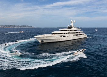 Romea yacht for charter