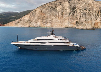 Starburst IV yacht for charter