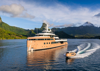 La Datcha yacht for charter