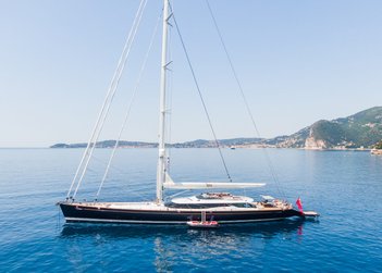 Favourite Child yacht charter in Tobago Cays