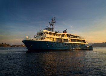 Kudanil Explorer yacht charter in Pianemo Island 