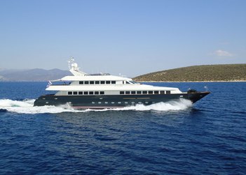 Jaan yacht charter in Spetses