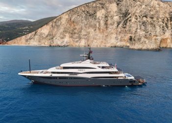 Starburst IV yacht charter in Rome