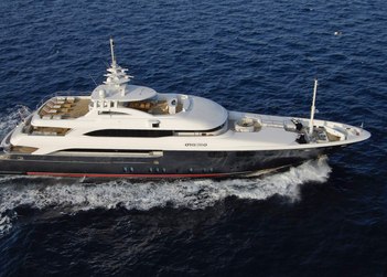 O'Neiro yacht charter in Santorini