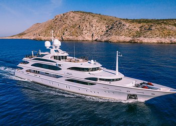 IDyllic yacht charter in Cyclades Islands