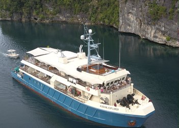Kudanil Explorer yacht charter in Pianemo Island 