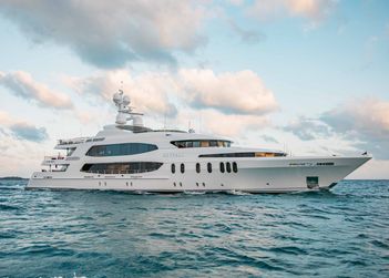 Skyfall yacht charter in Florida