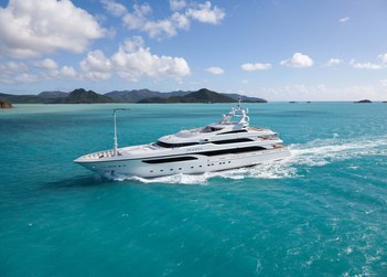 Mega Global II yacht charter in St Tropez