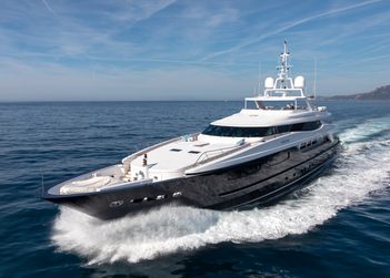 Mischief yacht charter in France