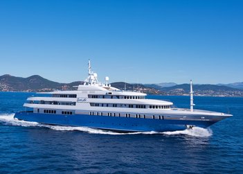 Queen Miri yacht charter in Middle East
