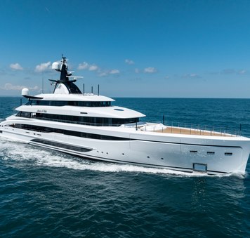 Superyacht Charter AMOR A VIDA Wins Robb Report's Prestigious Best of the Best Award