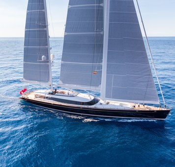 Award-winning sailing yacht Q offers Central America charters