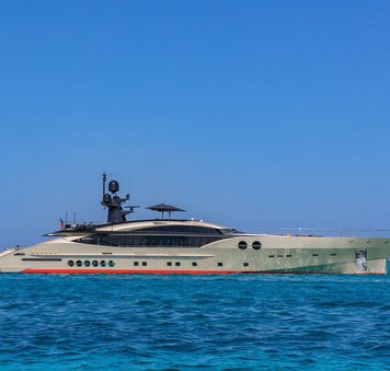 Superyacht DB9 offers luxury charters in the Bahamas
