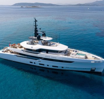 First Look: Columbus charter yacht ACQUA CHIARA unveils first interior images