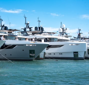 Cannes Yachting Festival 2026: Superyachts at anchor in the Bay of Cannes