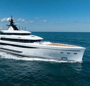 Superyacht Charter AMOR A VIDA Wins Robb Report's Prestigious Best of the Best Award