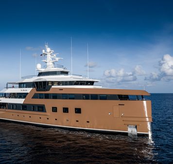 Superyacht charter LA DATCHA announces last-minute availability for Christmas in Australia