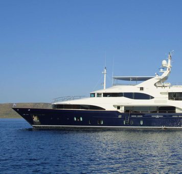 Charter yacht GRANDE AMORE offers last minute discount for Greece yacht charters