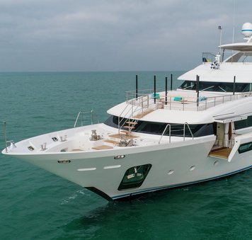 SKYLER available for last-minute Caribbean charters