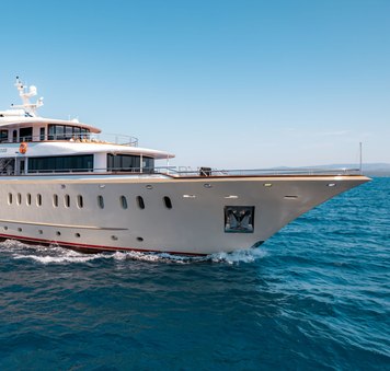 Private yacht charter QUEEN ELEGANZA announces final availability for discounted Croatia yacht charters