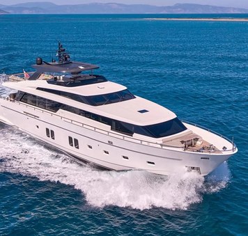Fill-the-Gap Offer: Save 10% on Greece Yacht Charters Aboard Luxury Yacht WOMBAT