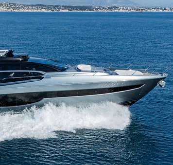 Riva yacht rental SAMIRA offers 10% off South of France charters from September