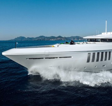 Admiral superyacht OURANOS offers eight days for the price of seven on May 2027 Greece charters