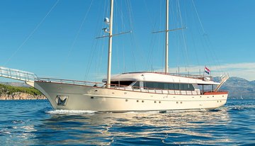 Son De Mar charter yacht