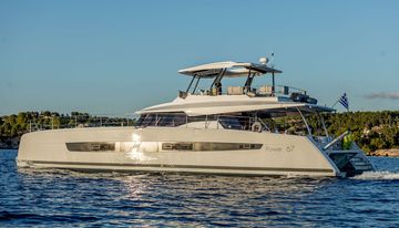 D2 charter yacht