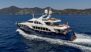 Sea Bluez charter yacht