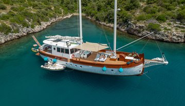 Green Ray charter yacht