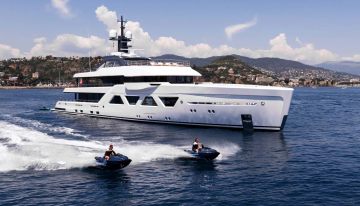 QU2 charter yacht