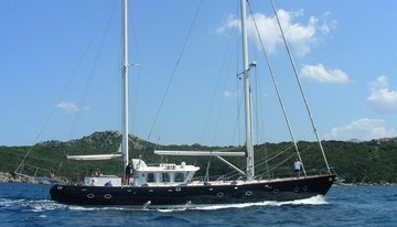 Mi Reina charter yacht
