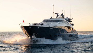 Thunder charter yacht