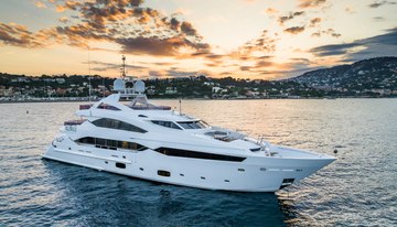 Thumper charter yacht
