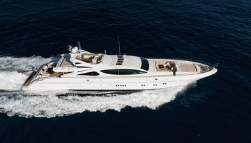 Royale X charter yacht