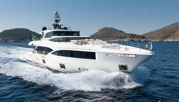 Mad Day charter yacht