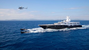 Air charter yacht