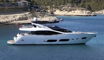 Ray 3 charter yacht