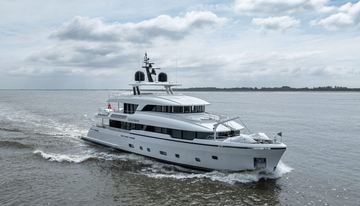 Lumière charter yacht