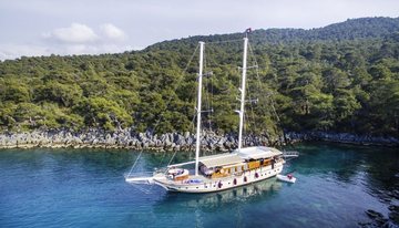 Pina charter yacht