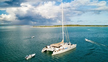 Lonestar yacht charter in Gam Island