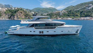 Danida charter yacht