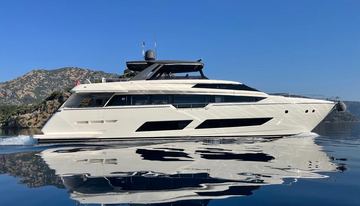 Shero charter yacht