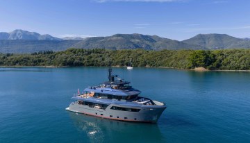 Haze II charter yacht