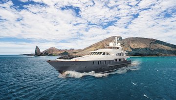 Aqua Mare charter yacht