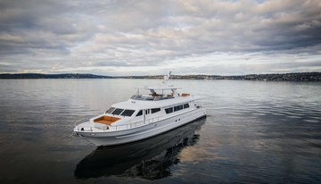 Summer Sunset charter yacht