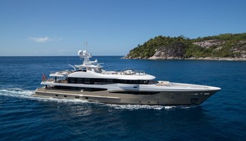 Lili charter yacht