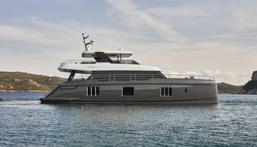 Manta charter yacht